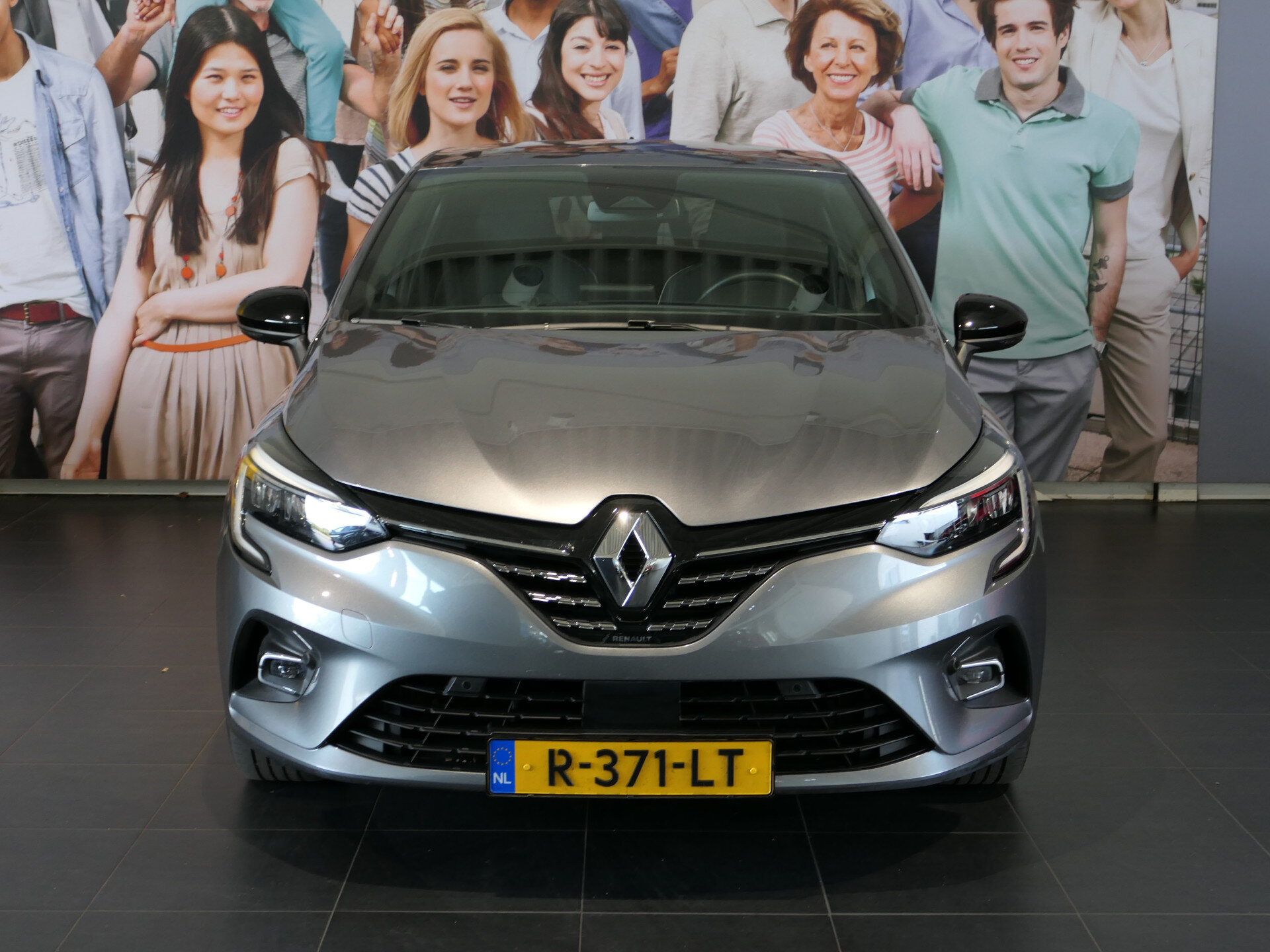 Renault Clio 1.6 E-Tech Hybrid 145 Techno - Occasion Lease vanaf €499 p/m -