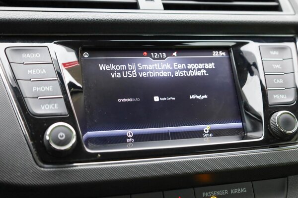 Apple Carplay/Android Auto Apple Carplay/Android Auto