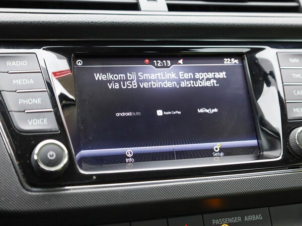Apple Carplay/Android Auto Apple Carplay/Android Auto