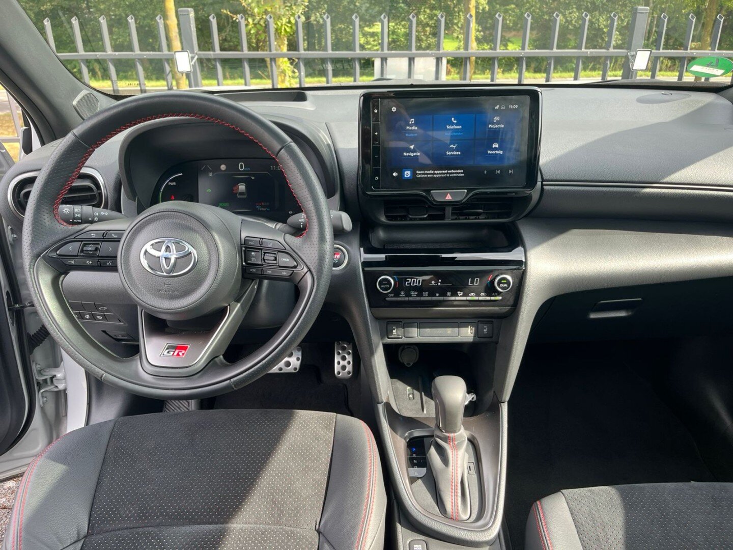 Toyota Yaris Cross 1.5 Hybrid GR Sport | Pano | 4Seasons | Camera | PDC | ACC | Navi - Afbeelding 2