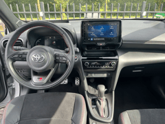 Toyota Yaris Cross 1.5 Hybrid GR Sport | Pano | 4Seasons | Camera | PDC | ACC | Navi - Afbeelding 2