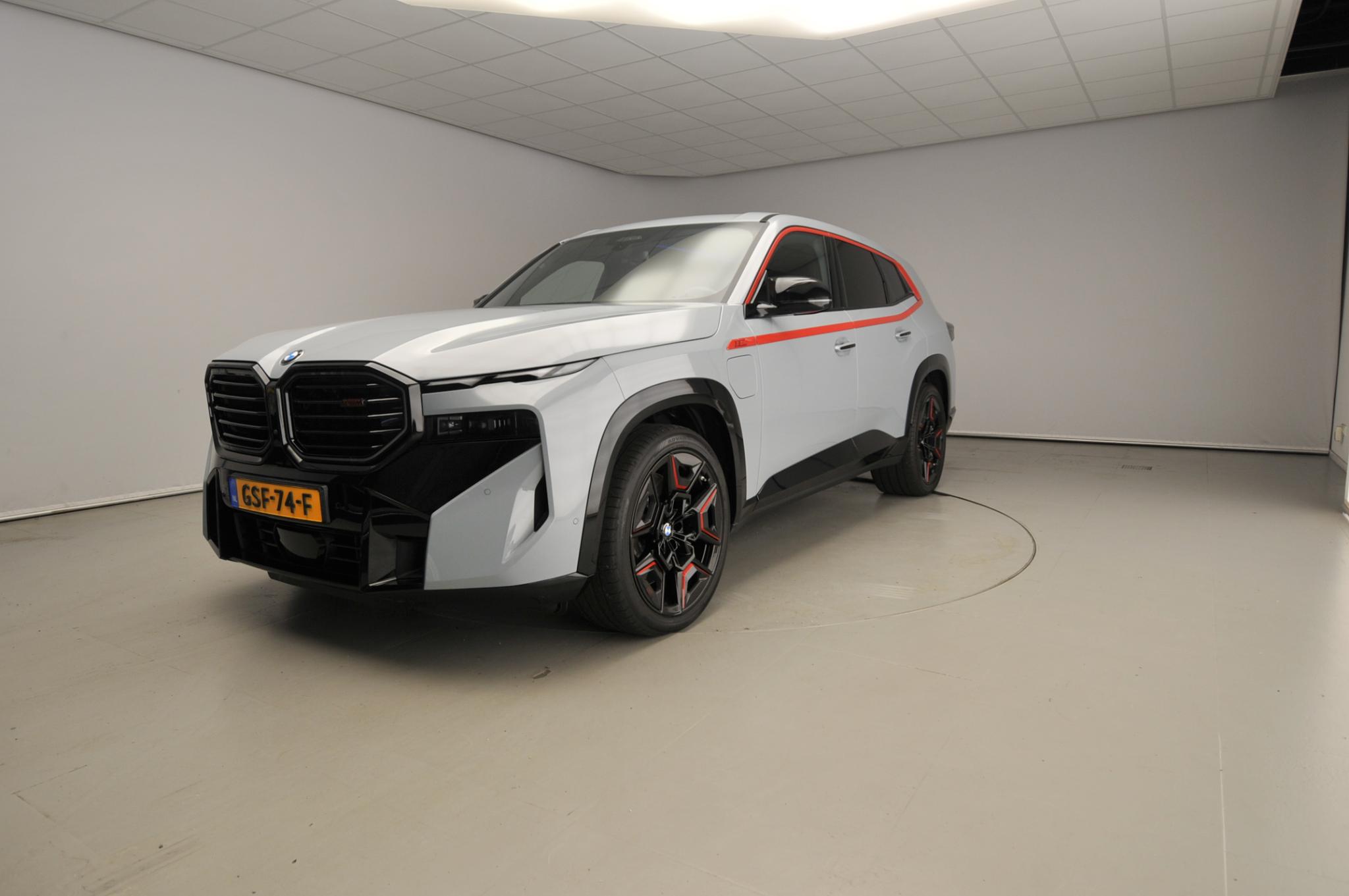 BMW XM PHEV Label Red