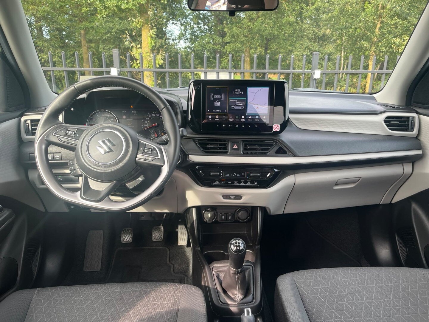 Suzuki Swift 1.2 82PK | Navi | Camera | PDC | Stoelverw. | ACC | 4Seasons | Carplay - Afbeelding 2