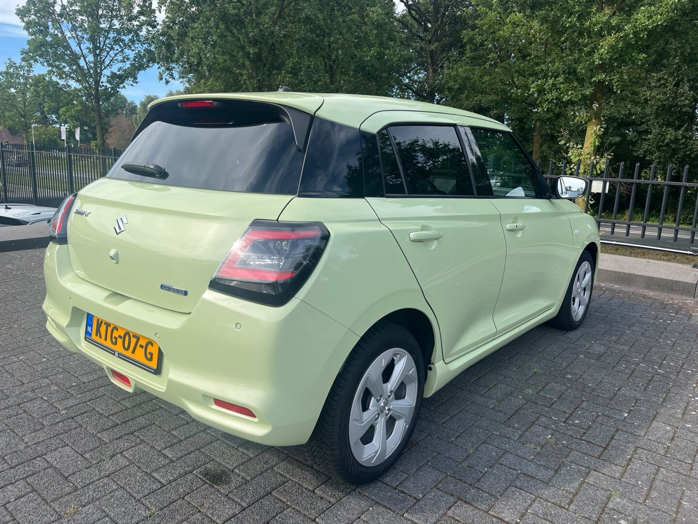 Suzuki Swift 1.2 82PK | Navi | Camera | PDC | Stoelverw. | ACC | 4Seasons | Carplay - Afbeelding 3