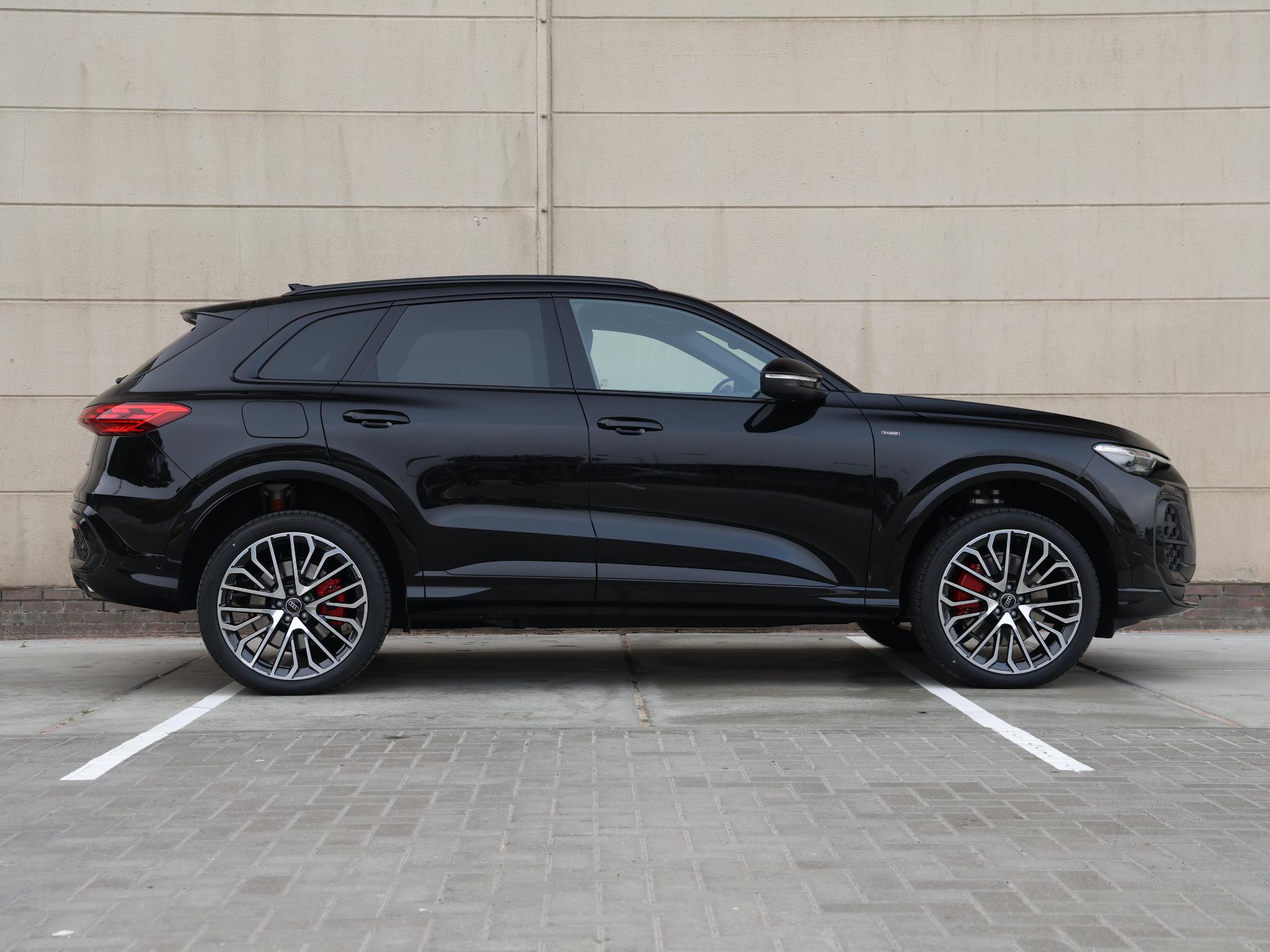 Audi Q5 S edition Competition e-hybrid 270kW / 367PK - Afbeelding 2