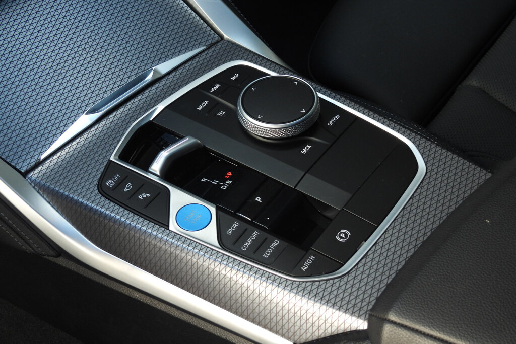 BMW i4 12