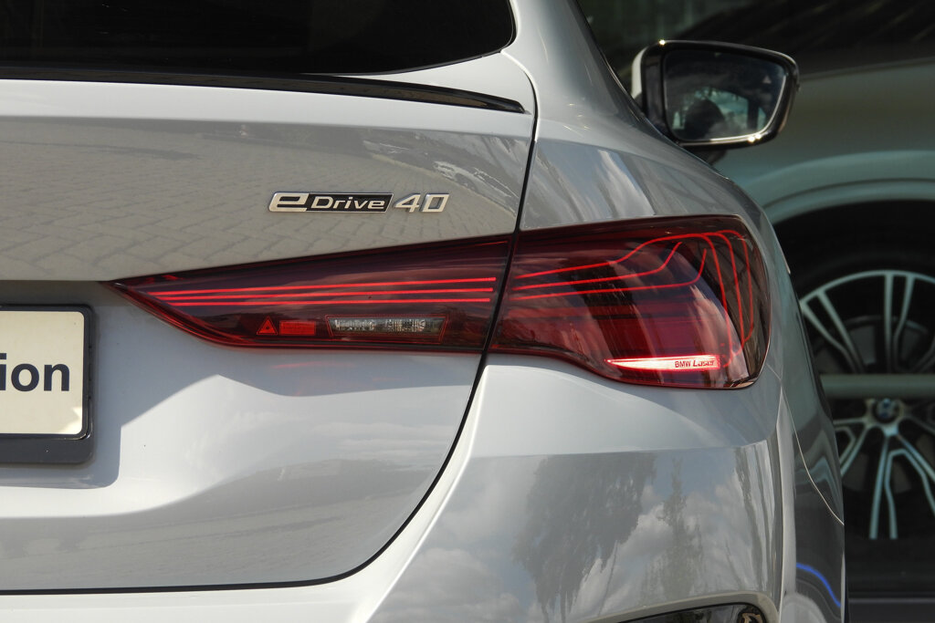 BMW i4 21