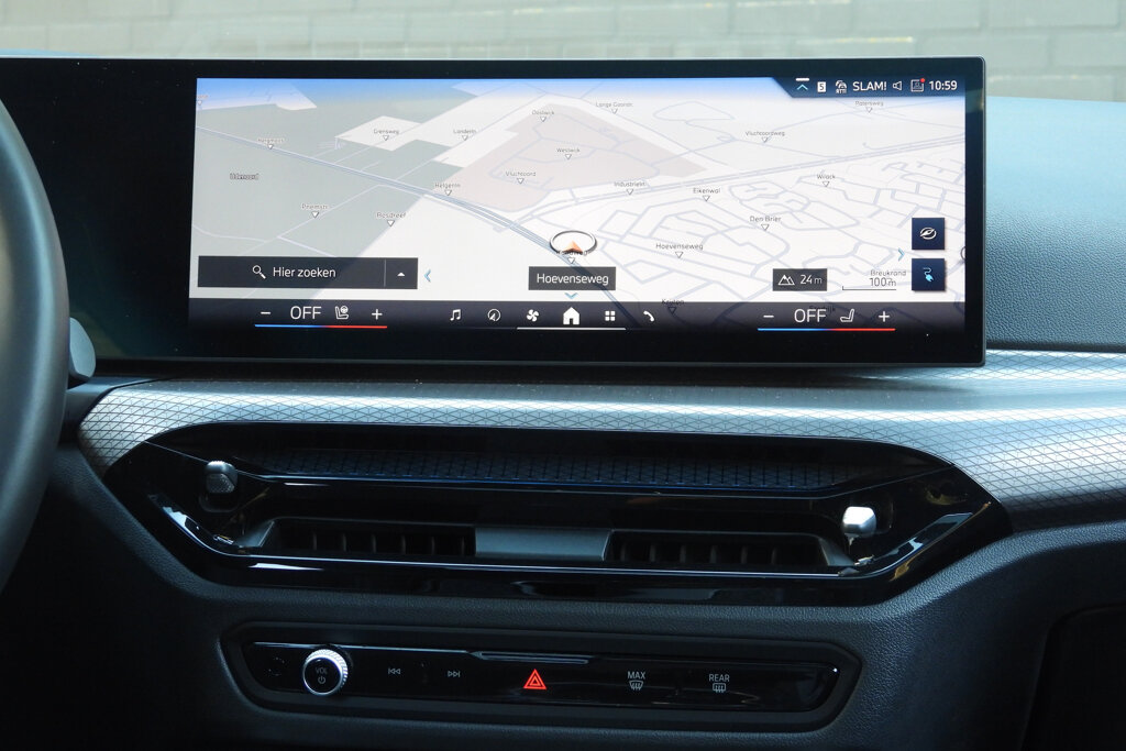 BMW i4 26