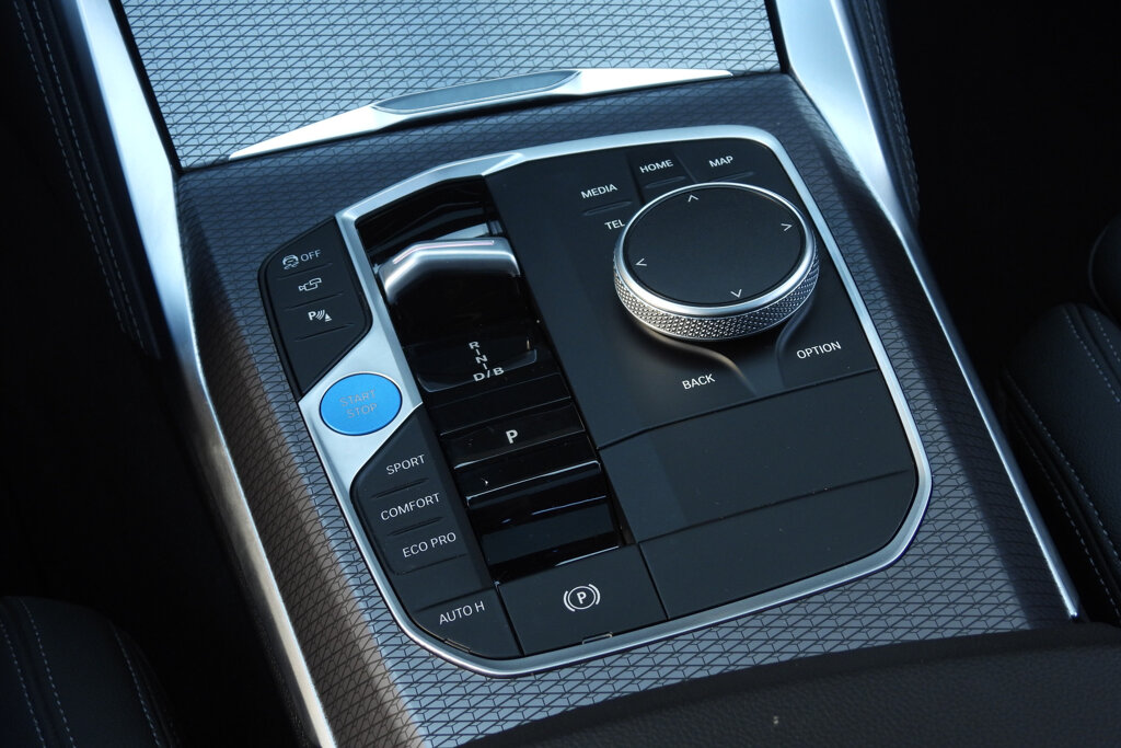 BMW i4 27