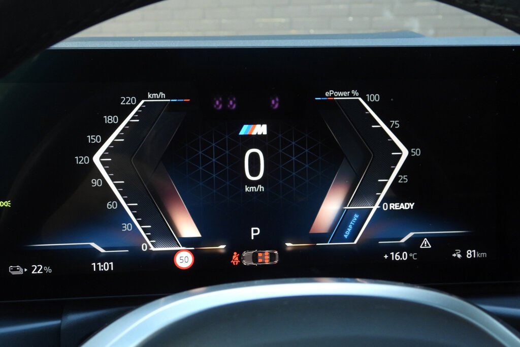 BMW i4 31