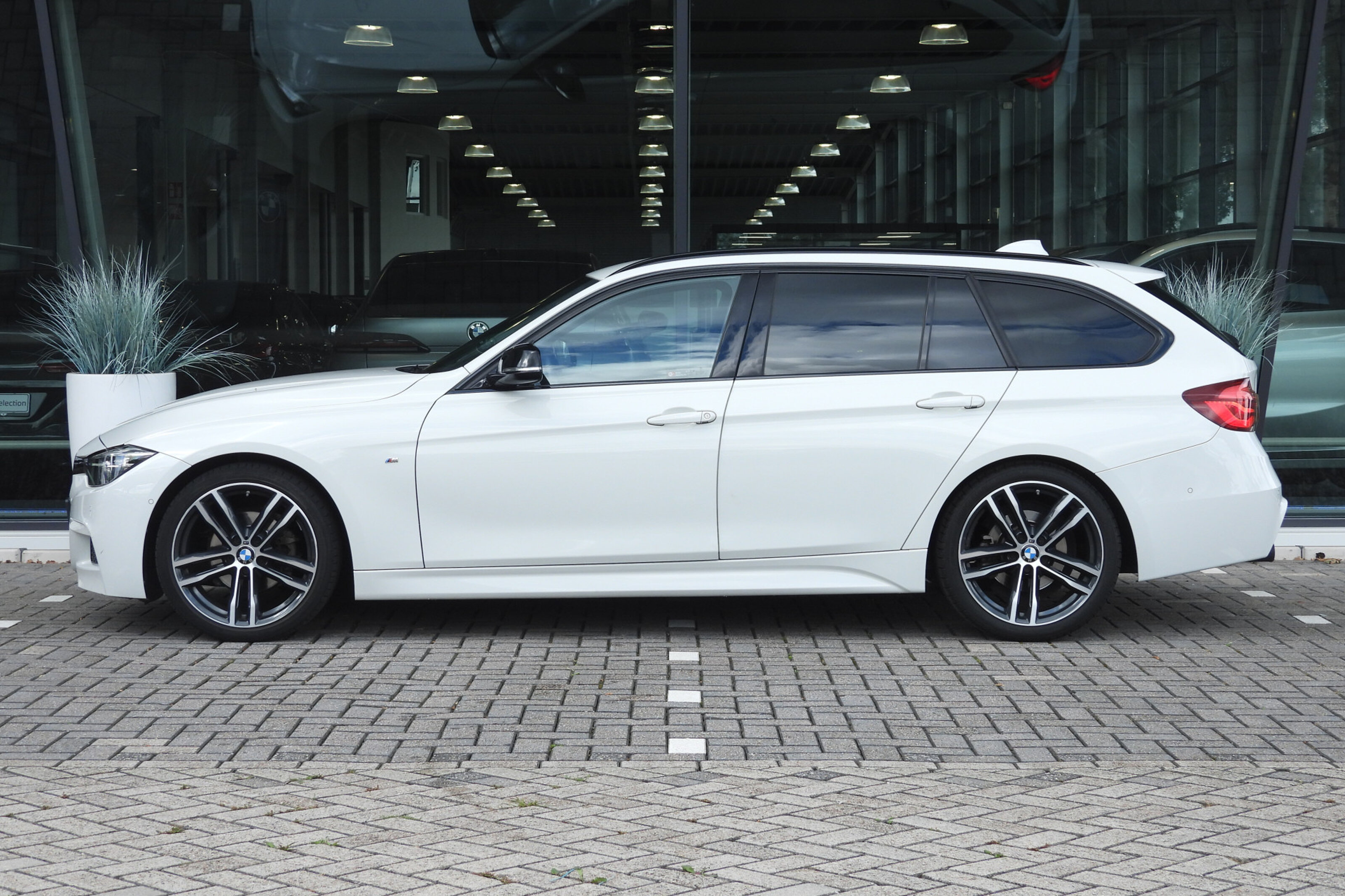 BMW 3 Serie Touring 318i Executive M Sport Automaat