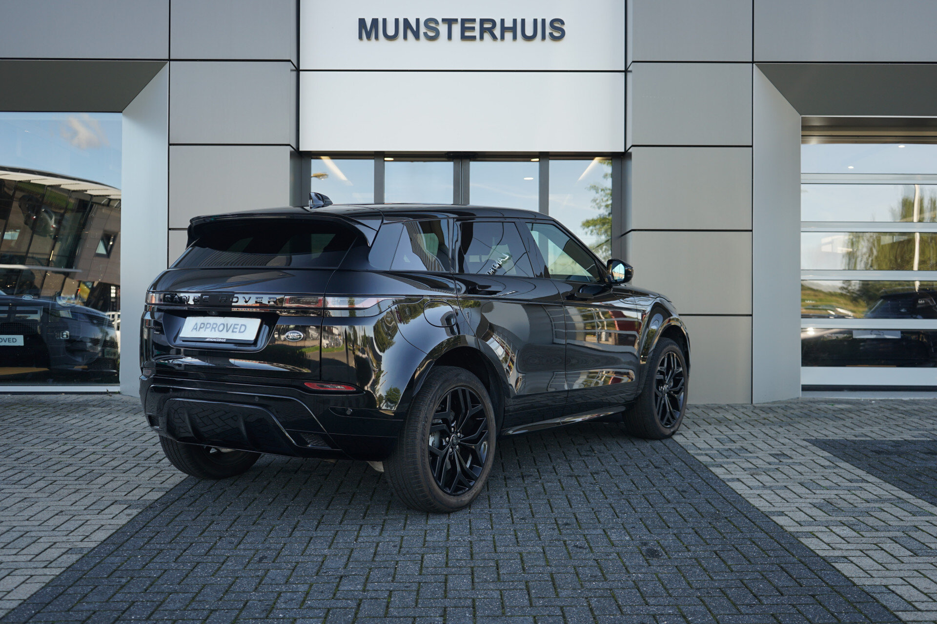 Land Rover Range Rover Evoque P300e AWD R-Dynamic SE