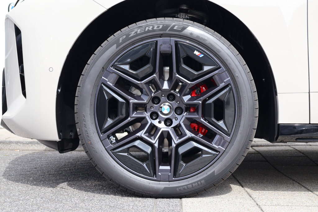 BMW iX 5