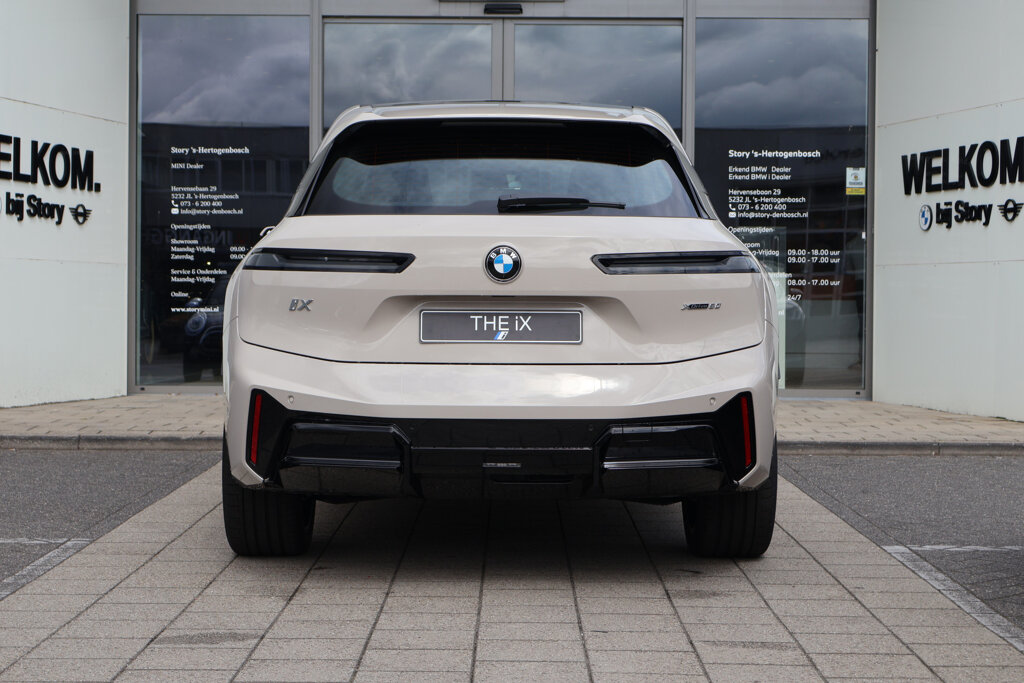 BMW iX 6