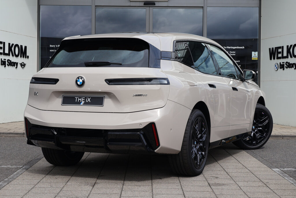 BMW iX 7