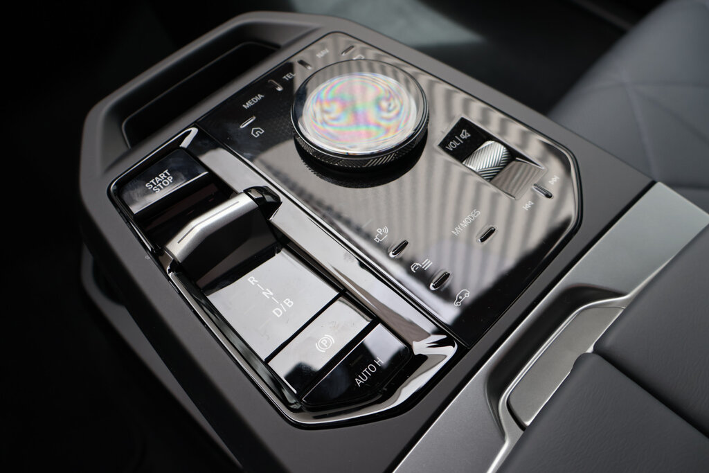 BMW iX 14