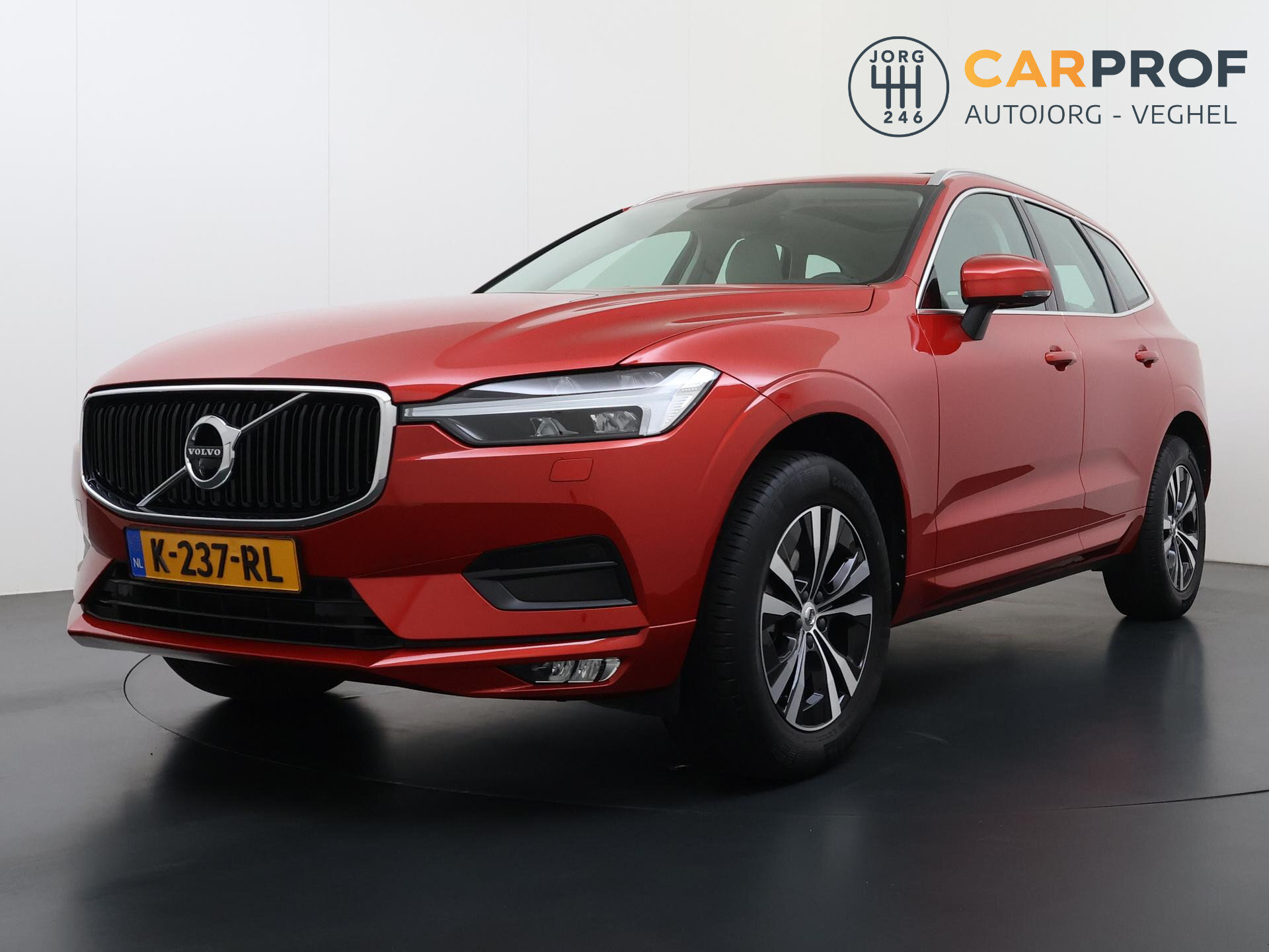 Volvo XC60 2.0 B5 Momentum Exclusive