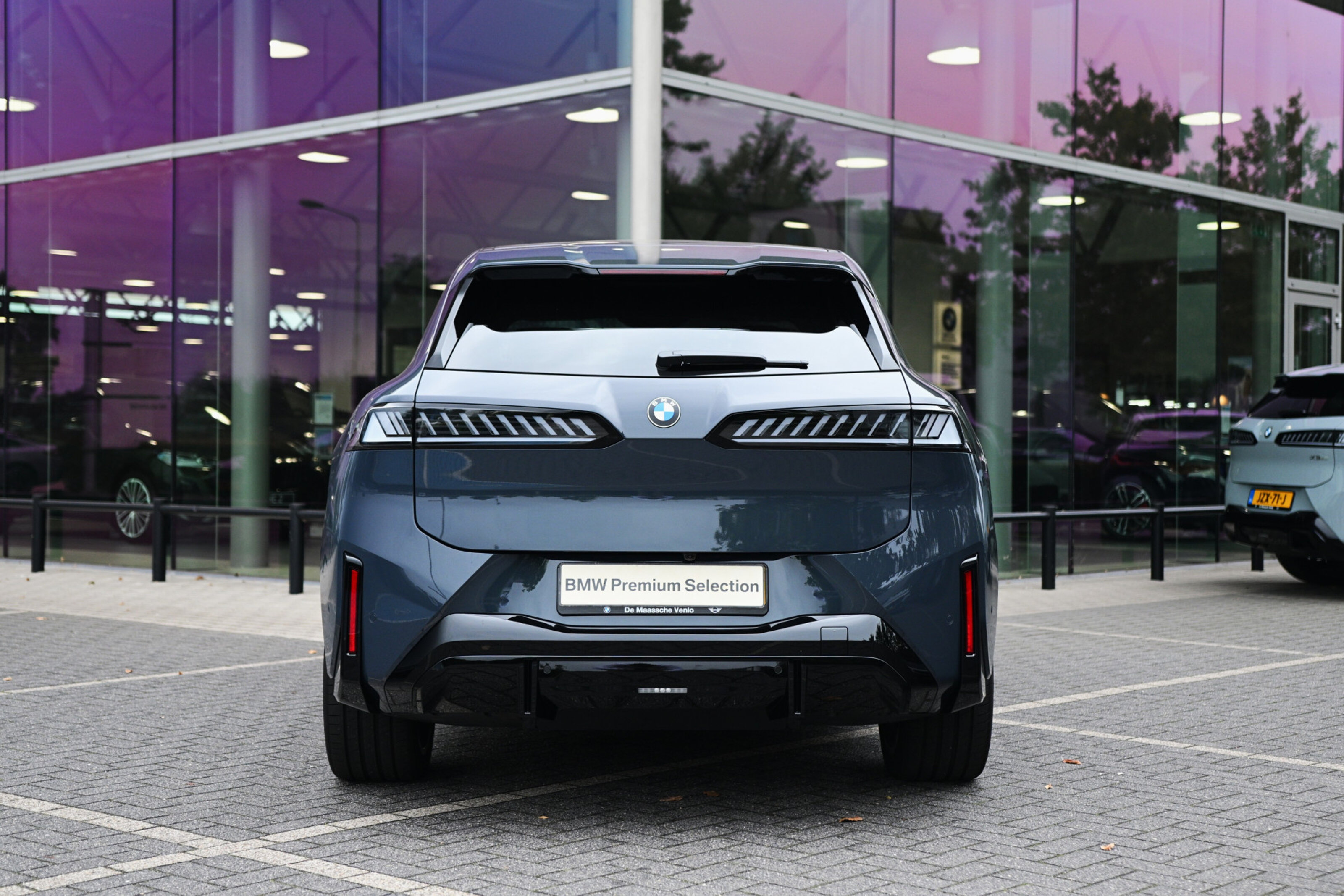 BMW iX3 8