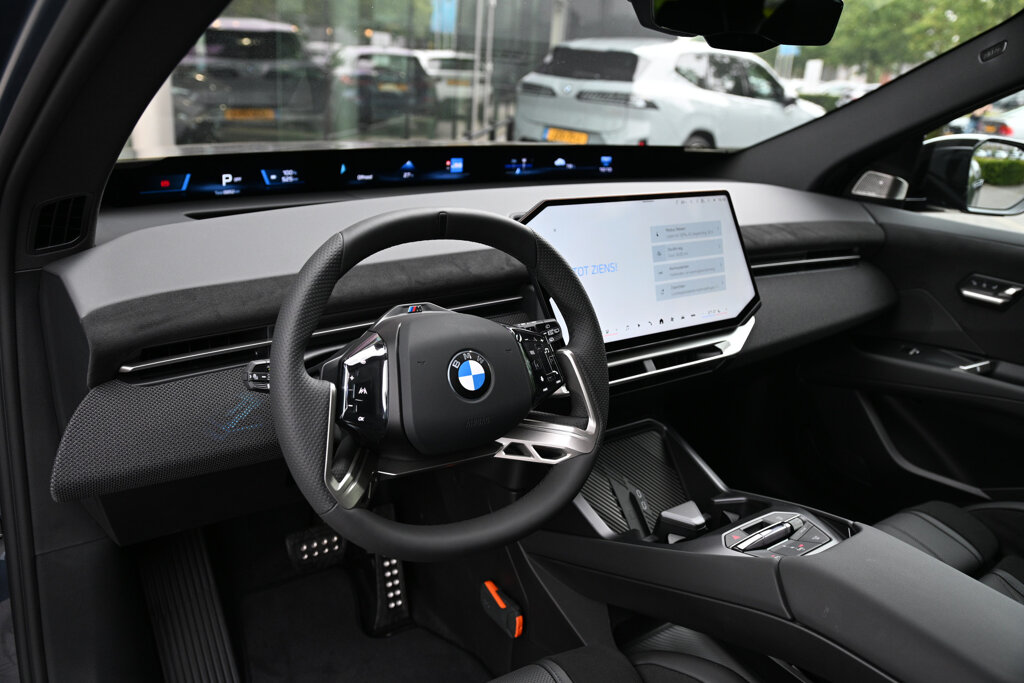 BMW iX3 27