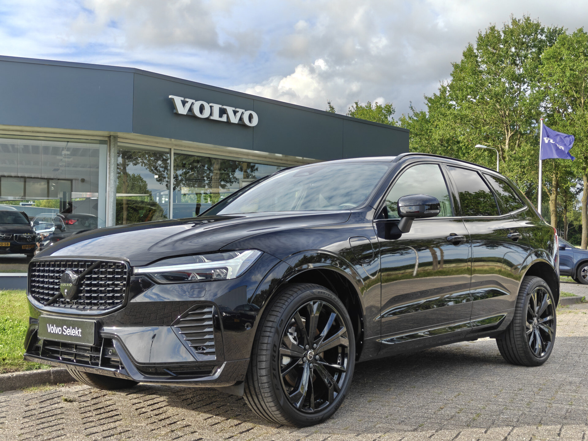 Volvo XC60 T6 AWD 350PK Plug-in Plus Black Edition