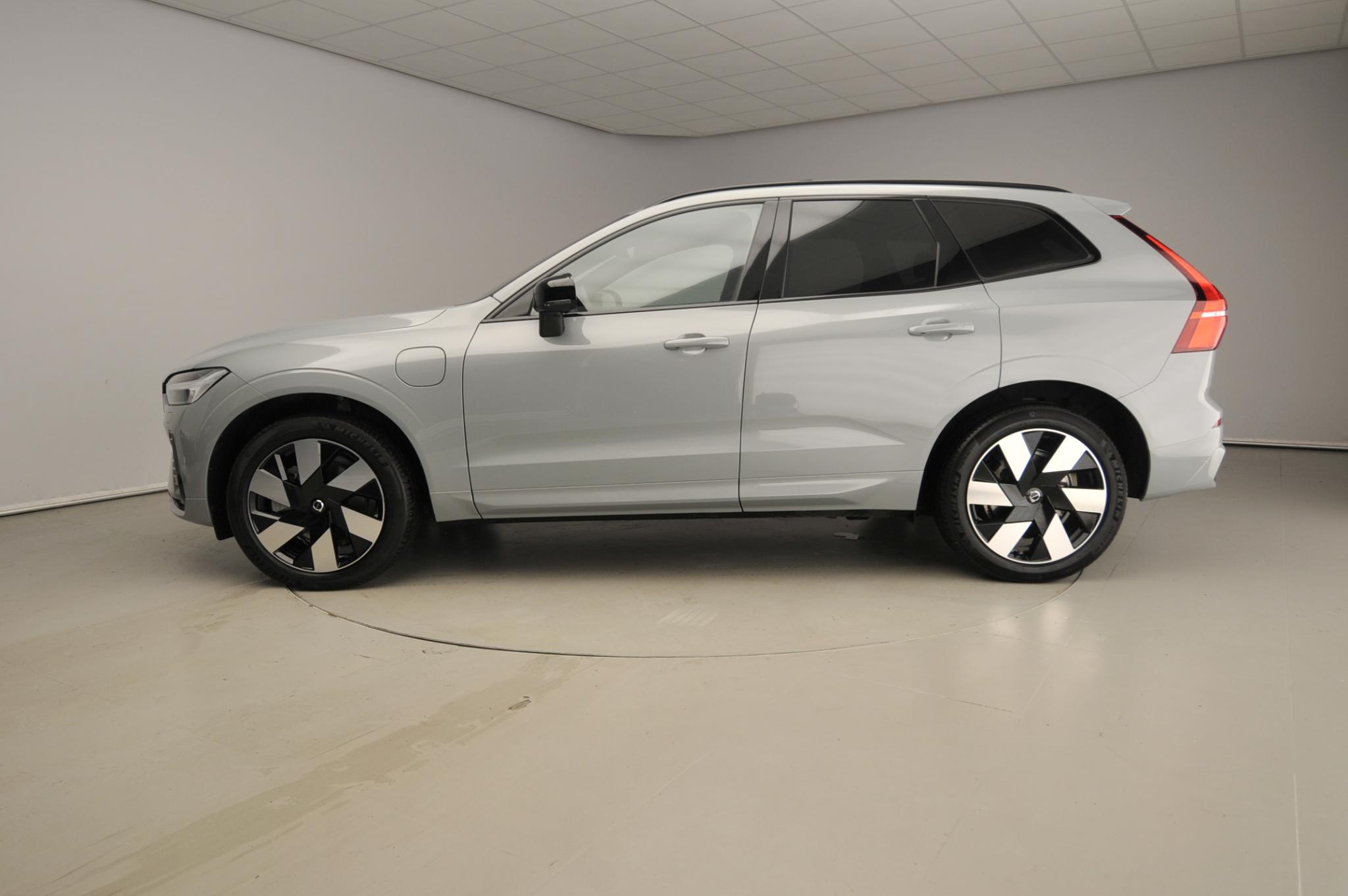 Volvo XC60 2.0 T6 Plug-in hybrid AWD Plus - Afbeelding 2