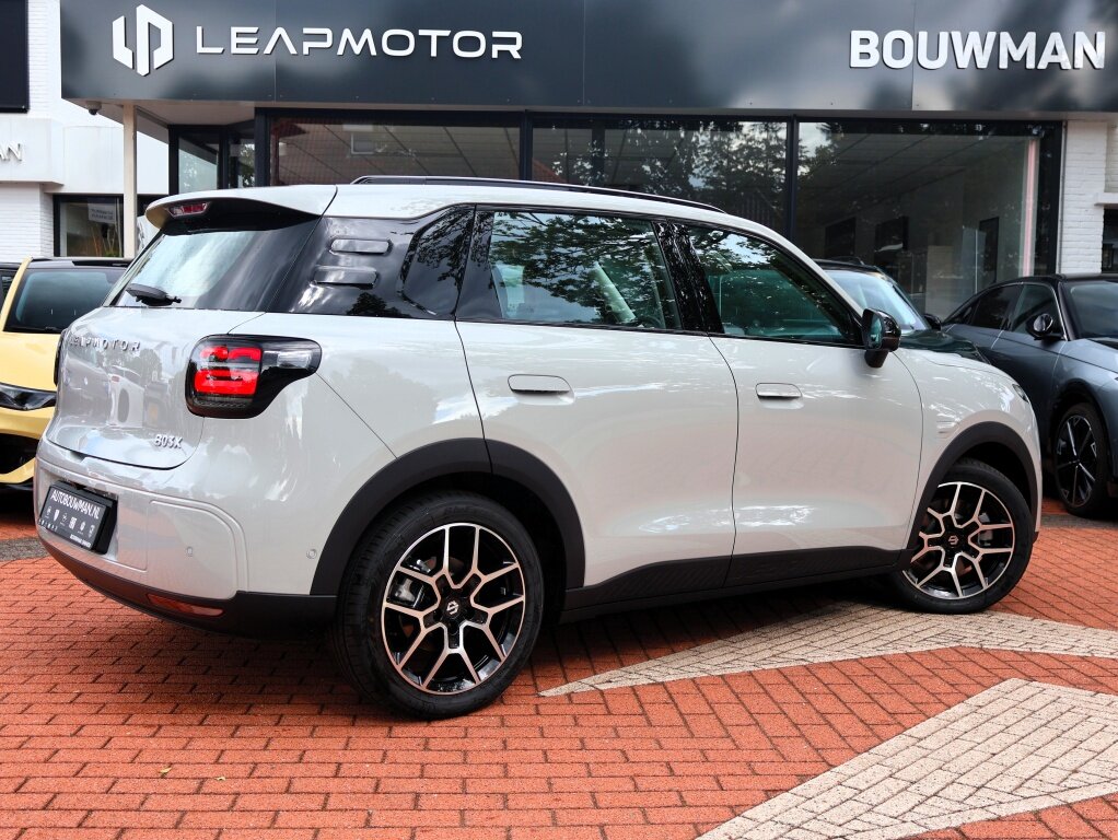 Leapmotor B03X B03X EV ProMax 53kWh 197PK Automaat Design NIEUW, Rijklaarprijs | Adaptieve Cruise Control | Stoelverwarming | Stuurverwarming | 360 Camera - Afbeelding 4