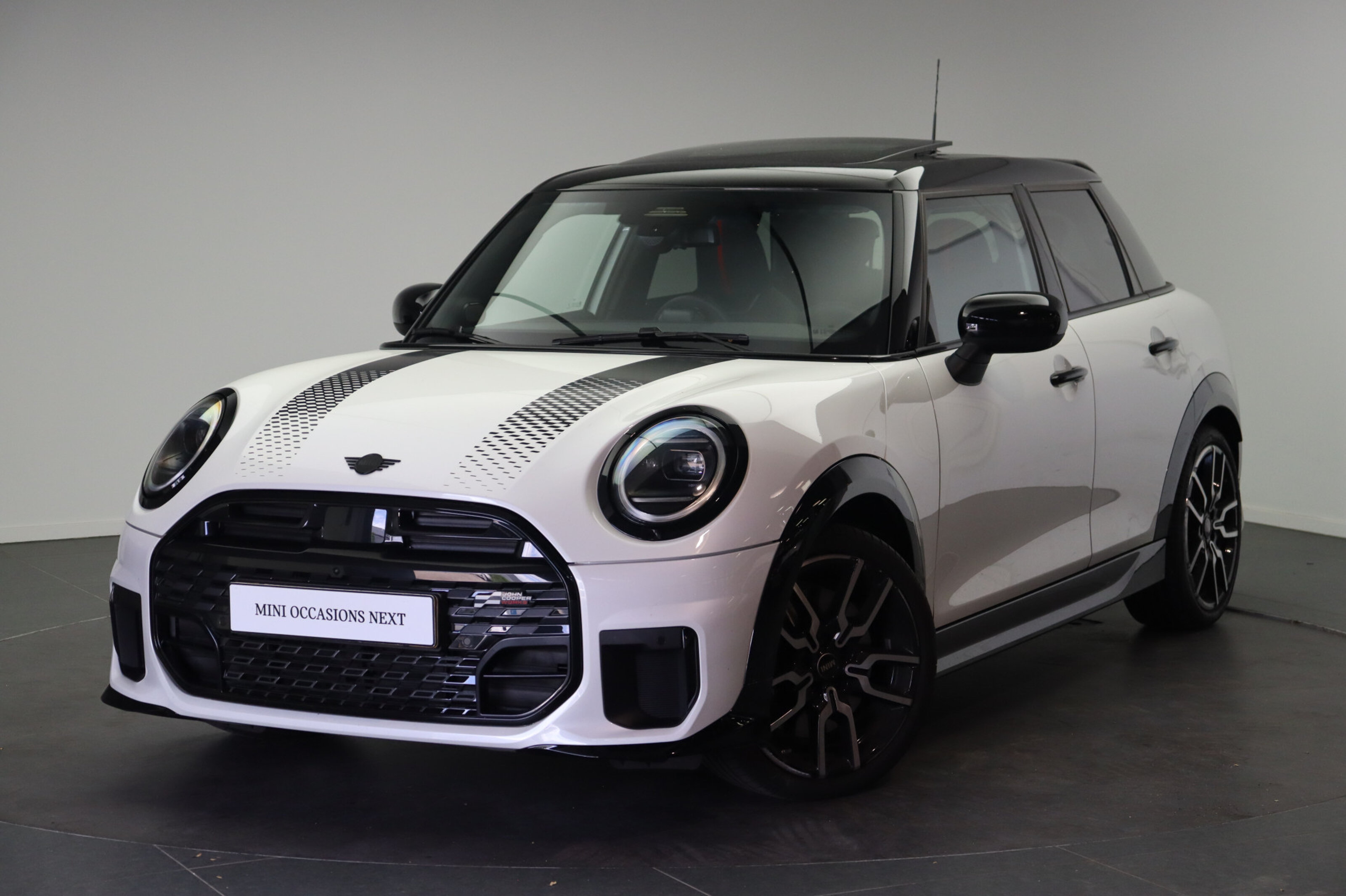 MINI 5-Deurs Hathcback Cooper S Automaat / John Cooper Works / Pakket XL