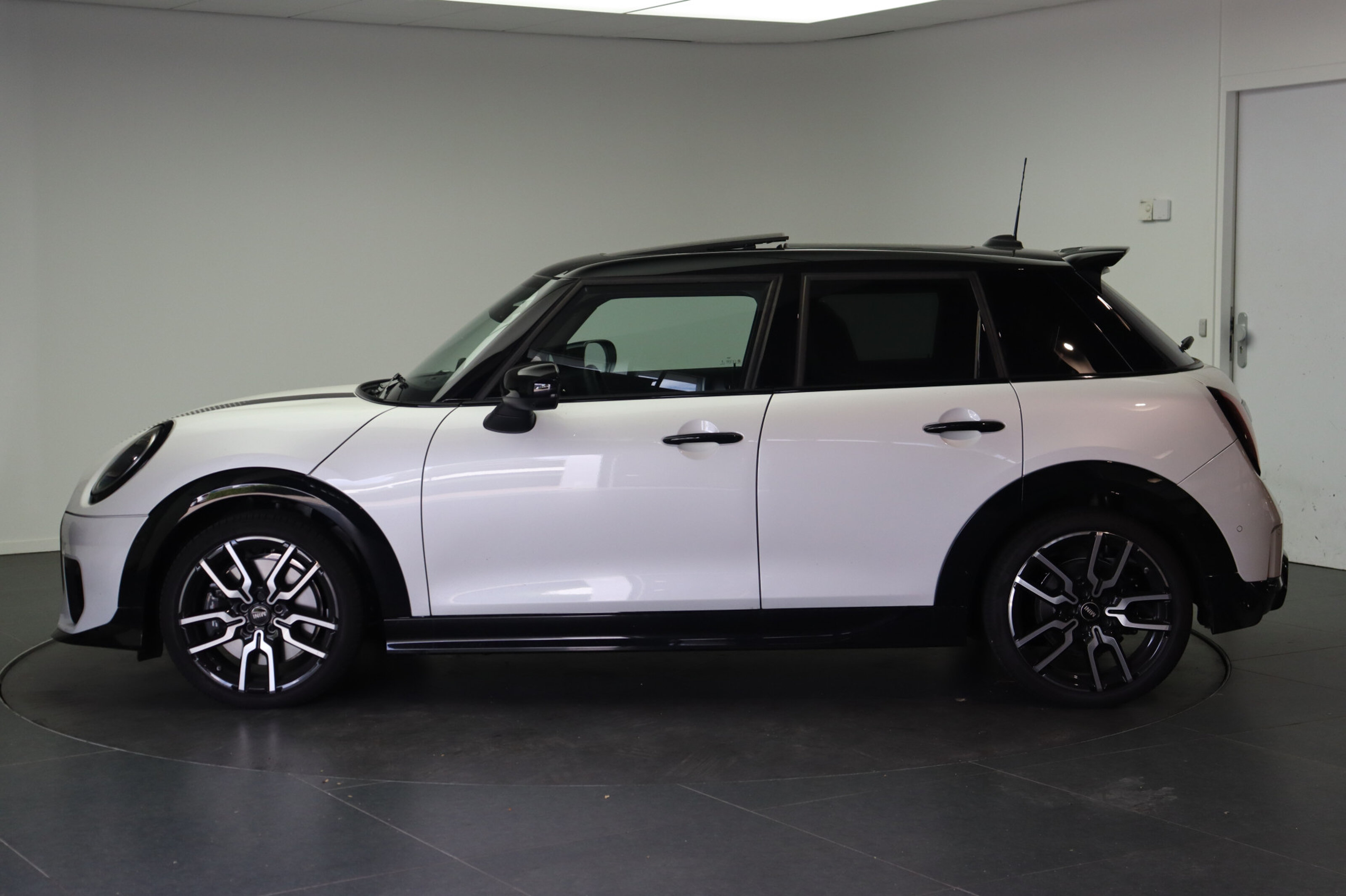 MINI 5-Deurs Hathcback Cooper S Automaat / John Cooper Works / Pakket XL
