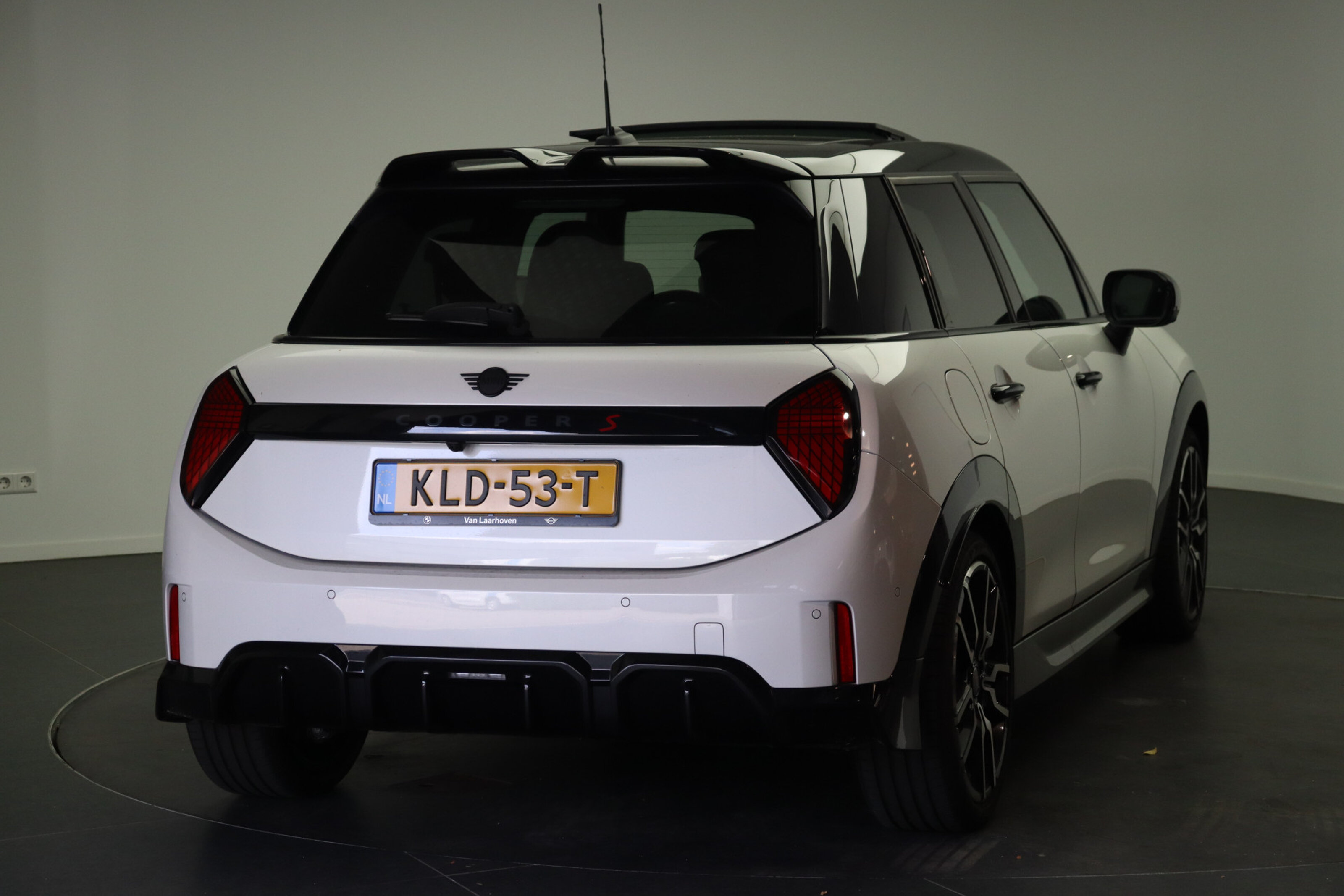 MINI 5-Deurs Hathcback Cooper S Automaat / John Cooper Works / Pakket XL