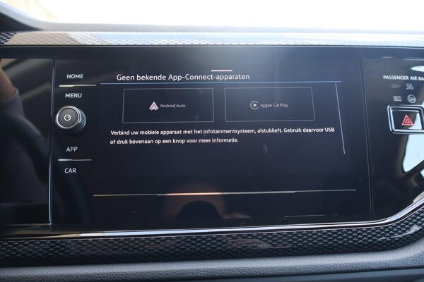 Apple Carplay/Android Auto Apple Carplay/Android Auto