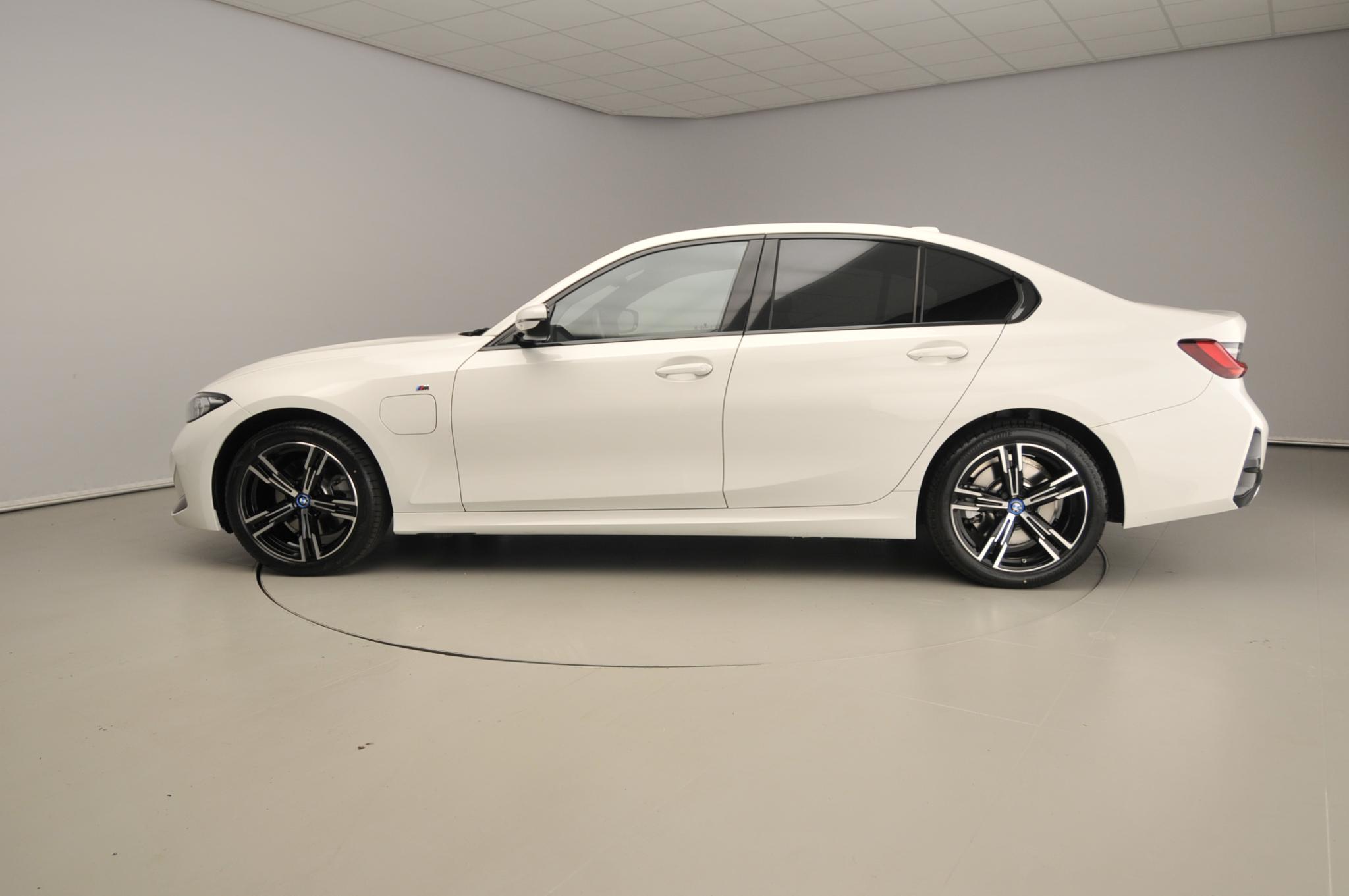BMW 3 Serie Sedan 320e - Afbeelding 2