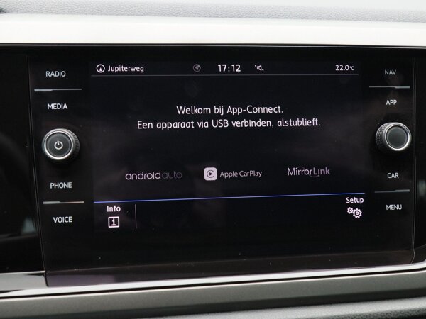 Apple Carplay/Android Auto Apple Carplay/Android Auto