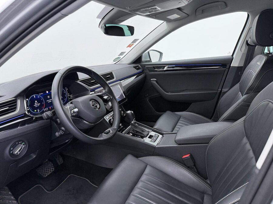 Škoda Superb Combi 1.4 TSI iV Laurin & Klement