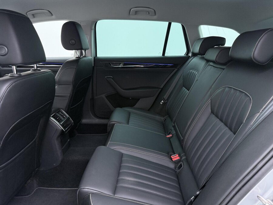 Škoda Superb Combi 1.4 TSI iV Laurin & Klement