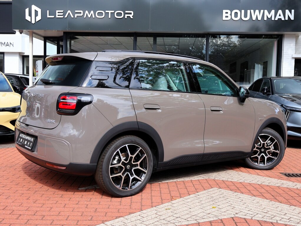 Leapmotor B03X B03X EV ProMax 53kWh 197PK Automaat Design NIEUW, Rijklaarprijs | Adaptieve Cruise Control | Stoelverwarming | Stuurverwarming | 360 Camera - Afbeelding 4