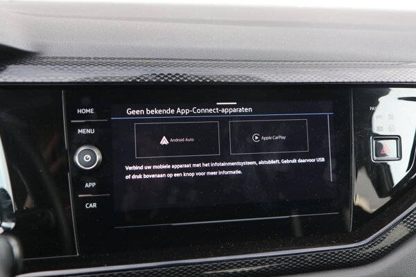 Apple Carplay/Android Auto Apple Carplay/Android Auto