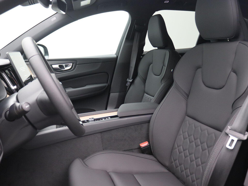 Volvo XC60 2.0 T6 Plug-in hybrid AWD Plus Dark 350PK Panoramadak, Trekhaak, Harman Kardon Audio, Head-Up Display, 360gr. Camera, 20" LM Velgen, Stoel-Stuurverwarming - Obraz 5