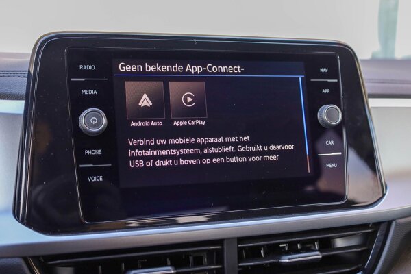 Apple Carplay/Android Auto Apple Carplay/Android Auto