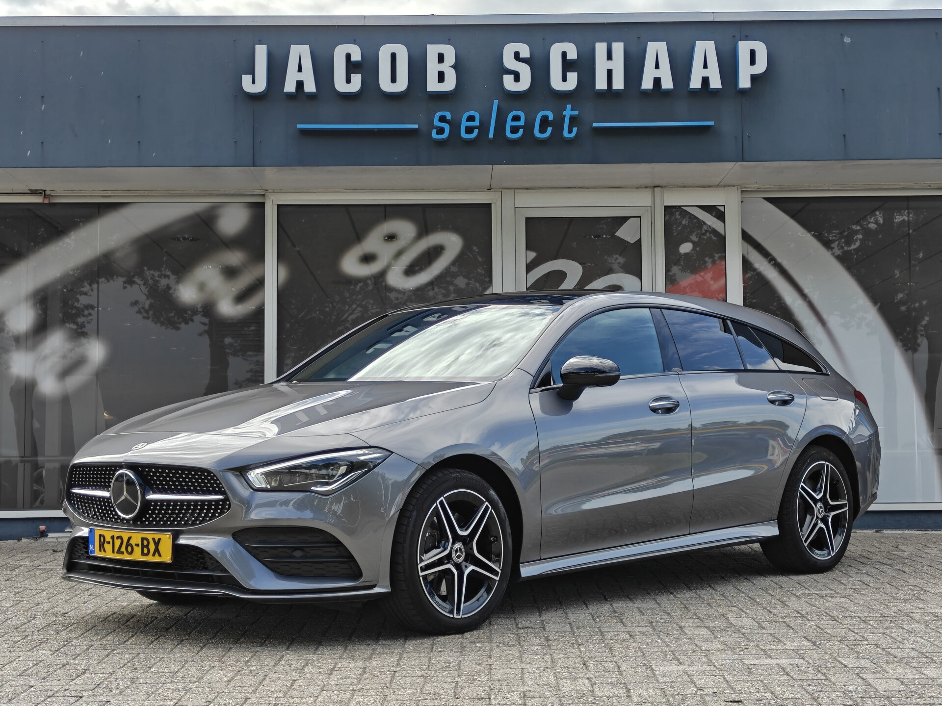 Mercedes-Benz CLA 250 E Premium Plus