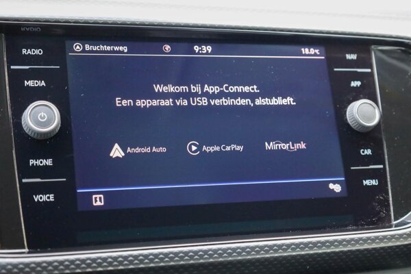 Apple Carplay/Android Auto Apple Carplay/Android Auto
