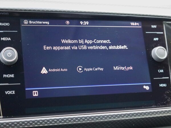 Apple Carplay/Android Auto Apple Carplay/Android Auto