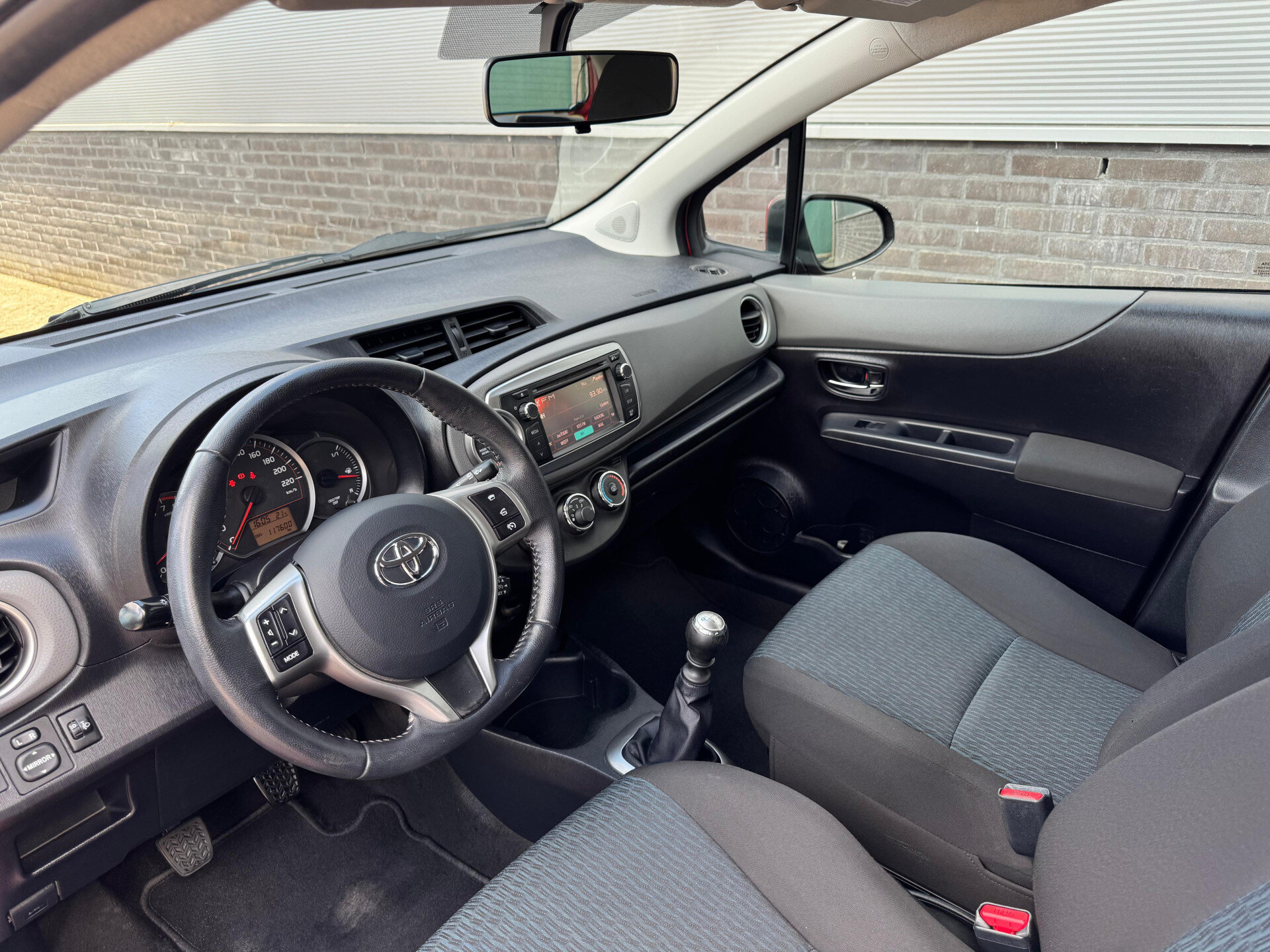 Toyota Yaris 1.3 VVT-i Aspiration Trekhaak Airco - Afbeelding 5