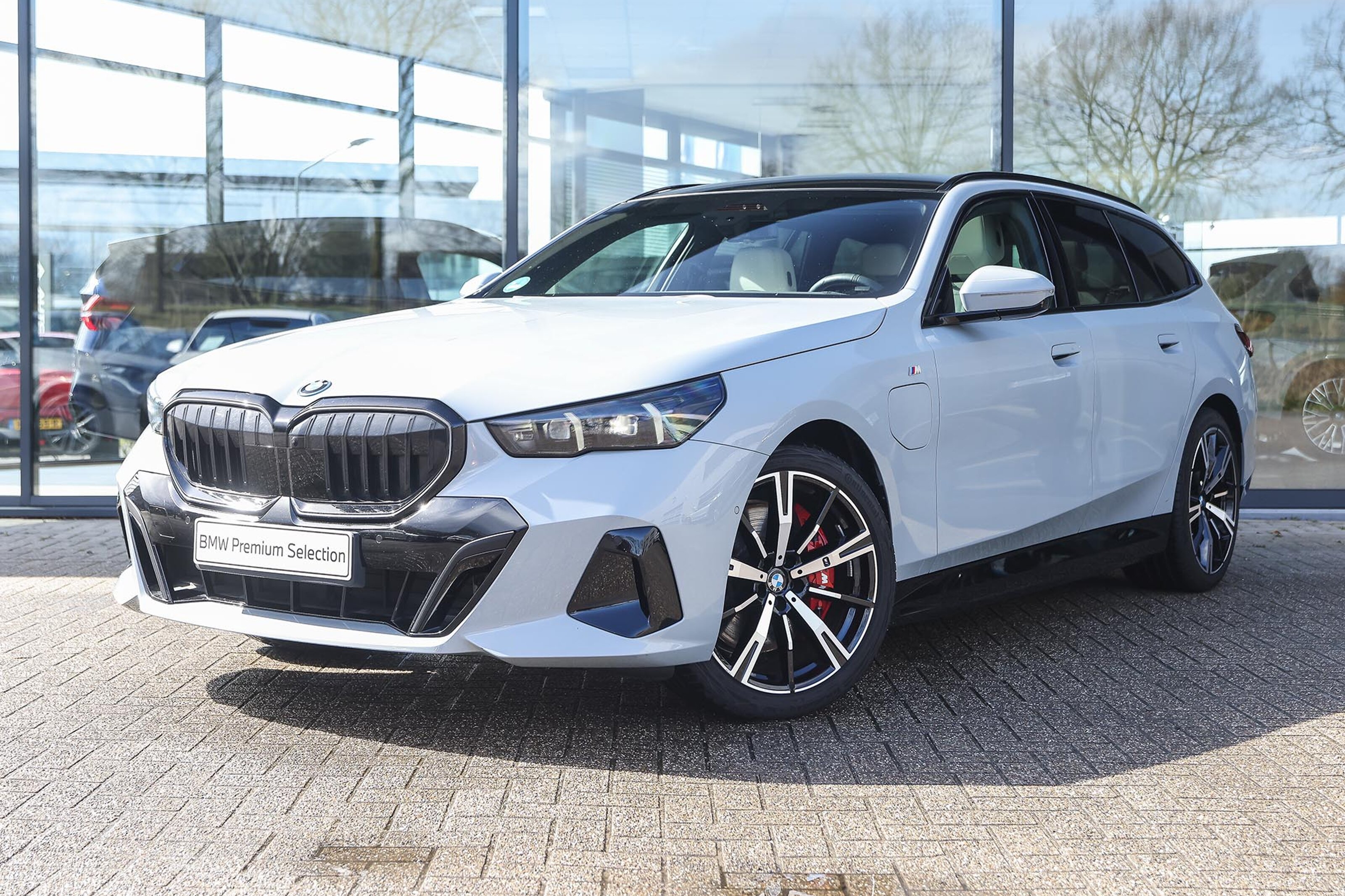 BMW 5 Serie Touring 550e xDrive M Sport Automaat
