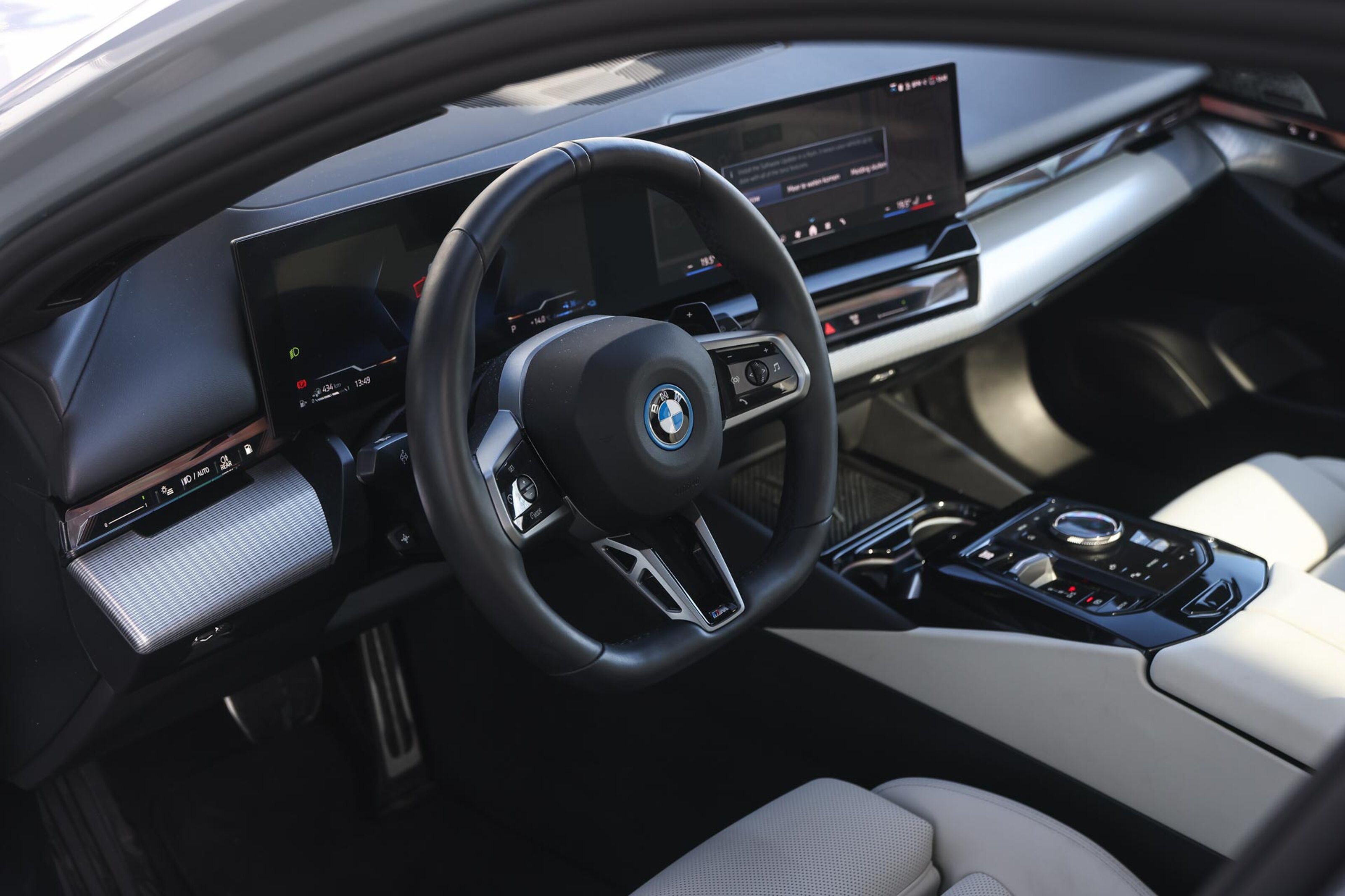 BMW 5 Serie Touring 550e xDrive M Sport Automaat