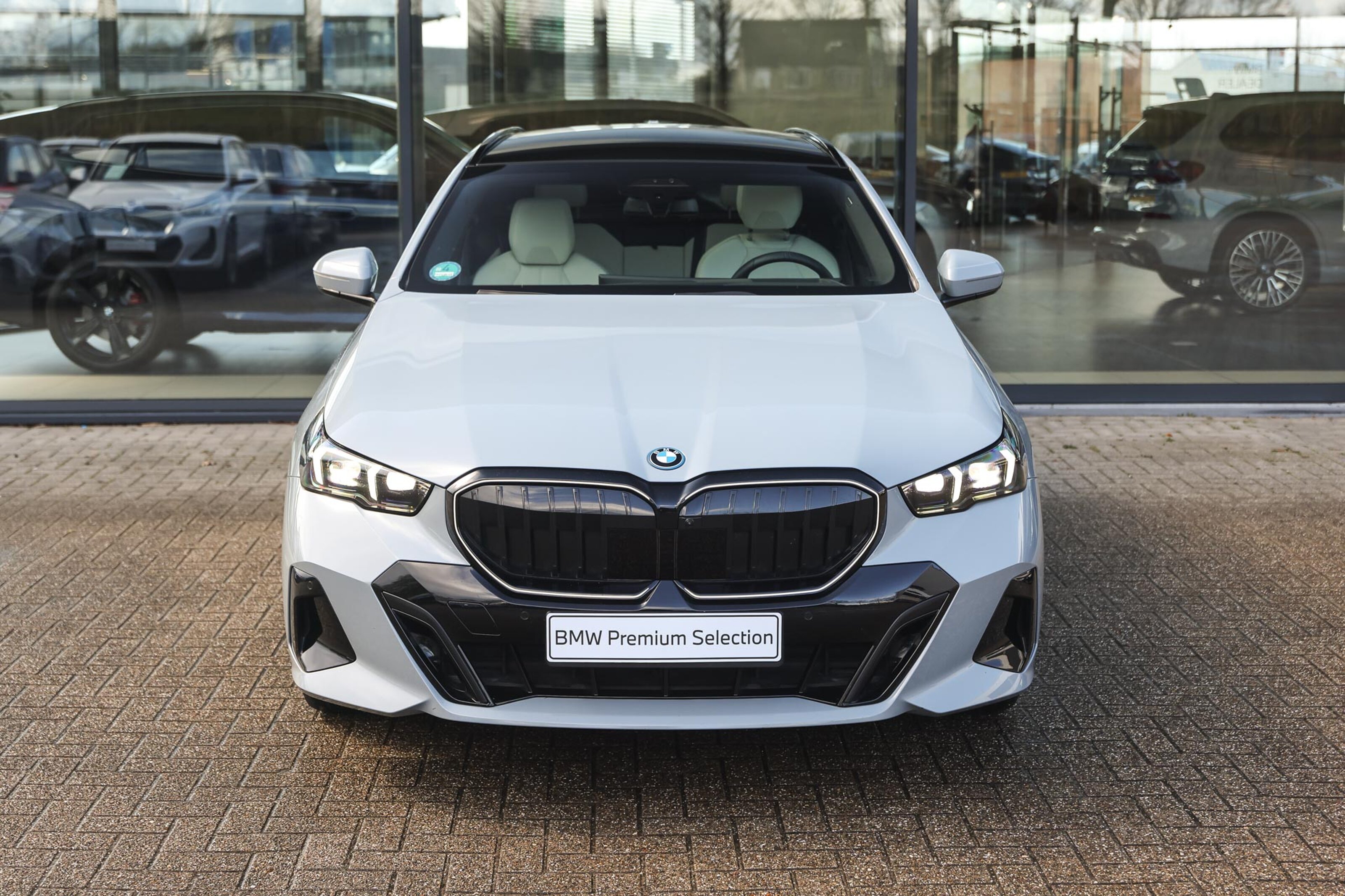 BMW 5 Serie Touring 550e xDrive M Sport Automaat