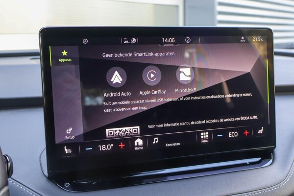 Apple Carplay/Android Auto Apple Carplay/Android Auto
