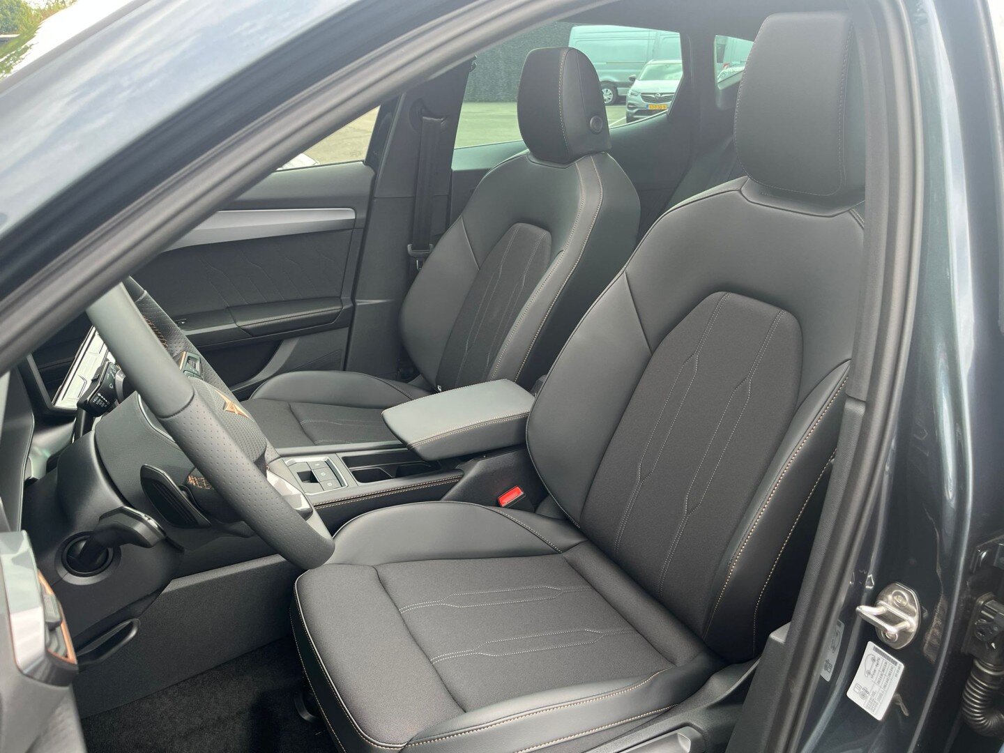 CUPRA Formentor 1.5 TSI e-Hybrid 150 kW Pure Performance | Full option | Trekhaak | Pano | Stoel- stuurverw. | Camera | PDC - Afbeelding 4