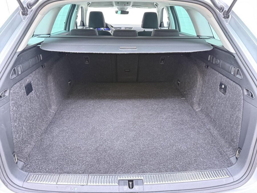 Škoda Superb Combi 1.4 TSI iV Ambition