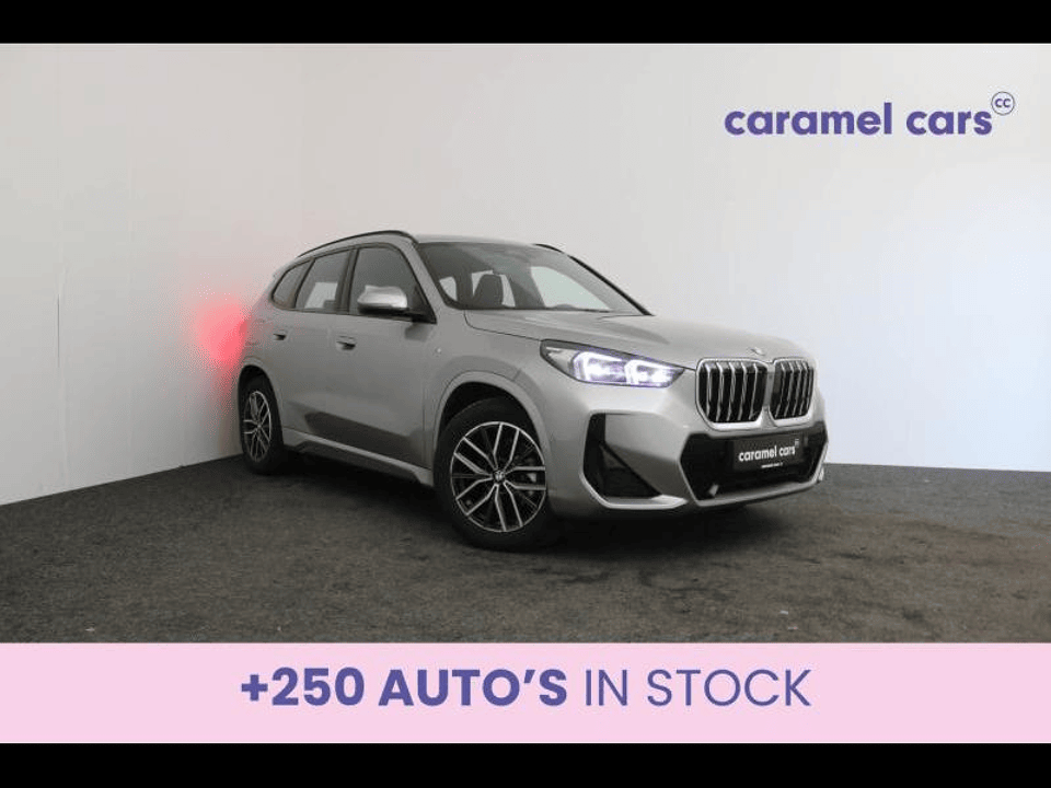 BMW X1 sDRIVE 18I M-PAKKET AUTOMAAT FACELIFT *DAB*GPS*CARPLAY*CAMERA SENSOREN*SPORTZETELS*ALCANTARA* v - Afbeelding 1