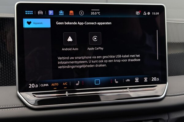Apple Carplay/Android Auto Apple Carplay/Android Auto